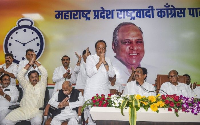 पहले NCP के सदन के नेता चुने गए थे अजित पवार.
