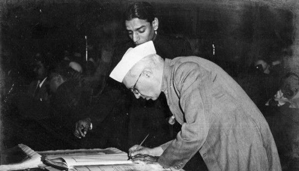 Jawaharlal Nehru Signing Indian Constitution Wiki 700
