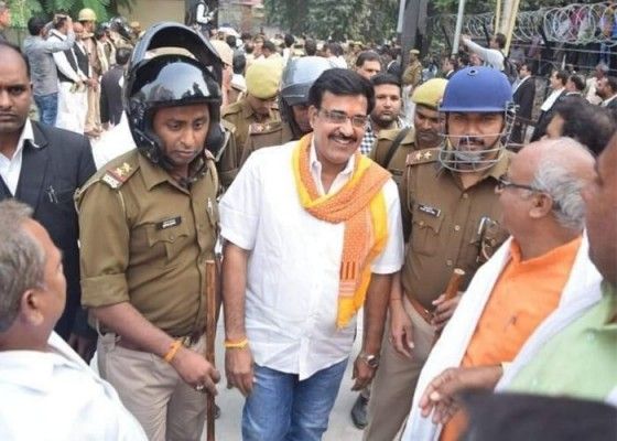 सूरजभान करवरिया का कहना है कि जिस समय ये घटना हुई उस वक्त वे रसूलाबाद घाट पर मौजूद थे. लेकिन कोर्ट ने उनका तर्क खारिज कर दिया.