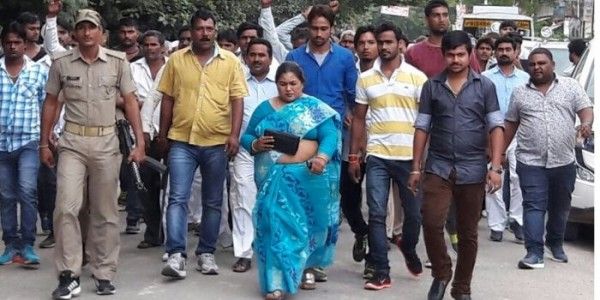 पति की हत्या के बाद विजमा यादव राजनीति में उतरीं. विजमा दो बार झूंसी से और एक बार प्रतापपुर से विधायक बनीं. (फोटो- फेसबुक)