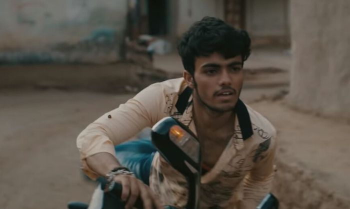 सनी का किरदार निभाने वाले स्पर्श श्रीवास्तव ओस सीरीज़ का सबसे बड़ा हासिल हैं.
