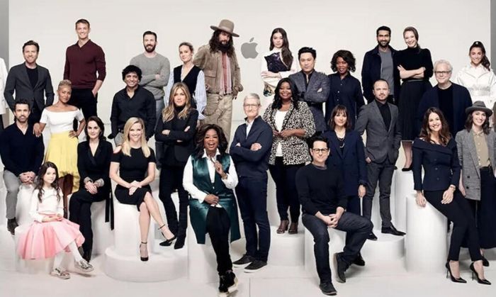 'ऐपल टीवी प्लस' के साथ ओप्रा विनफ्रे के अलावा वो सभी सेलेब्रिटीज़ और लोग जुड़ रहे हैं, जो इस तस्वीर में हैं. आप इनमें से कितनों को पहचानते हैं?