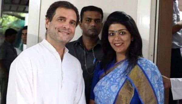 Akanksha Ola 700