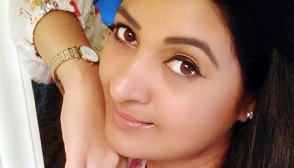 Alka Lamba Fb 700