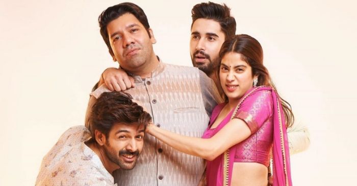 करण जौहर के यहां दीवाली पार्टी के दौरान कार्तिक आर्यन, कोलिन डि कुन्हा, लक्ष्य और जाह्नवी कपूर.