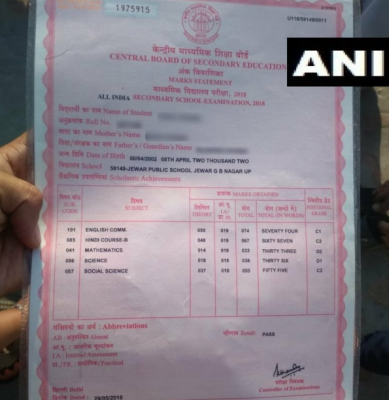 आरोपी लड़के का 10वीं का सर्टिफिकेट. इसमें दिख रहा है कि 2018 में उसने जेवर पब्लिक स्कूल से 2018 में हाईस्कूल पास किया. फोटो: ANI