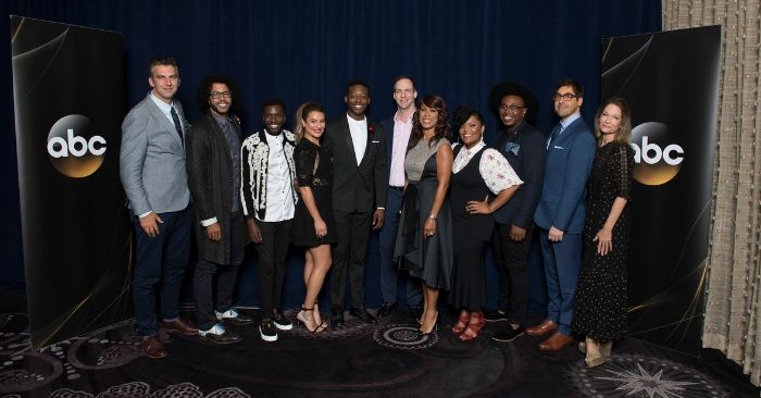 इस फोटो में बीचों-बीच जो सबसे गोरा आदमी नज़र आ रहा है, वो हैं पैट्रिक मोरन.