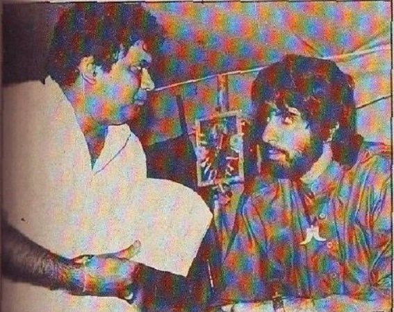  'देवा' की शूटिंग के दौरान सुभाष घई के साथ अमिताभ बच्चन. बताया जाता है कि इस फिल्म में भी अमिताभ का लुक 'खुदा गवाह' टाइप का ही था.