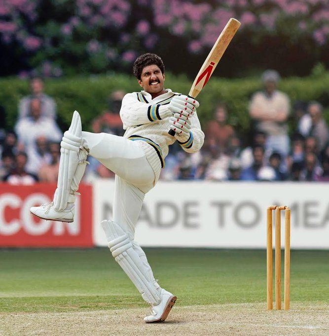कपिल के रोल में फिल्म '83' में नटराज शॉट खेलते रणवीर सिंह.