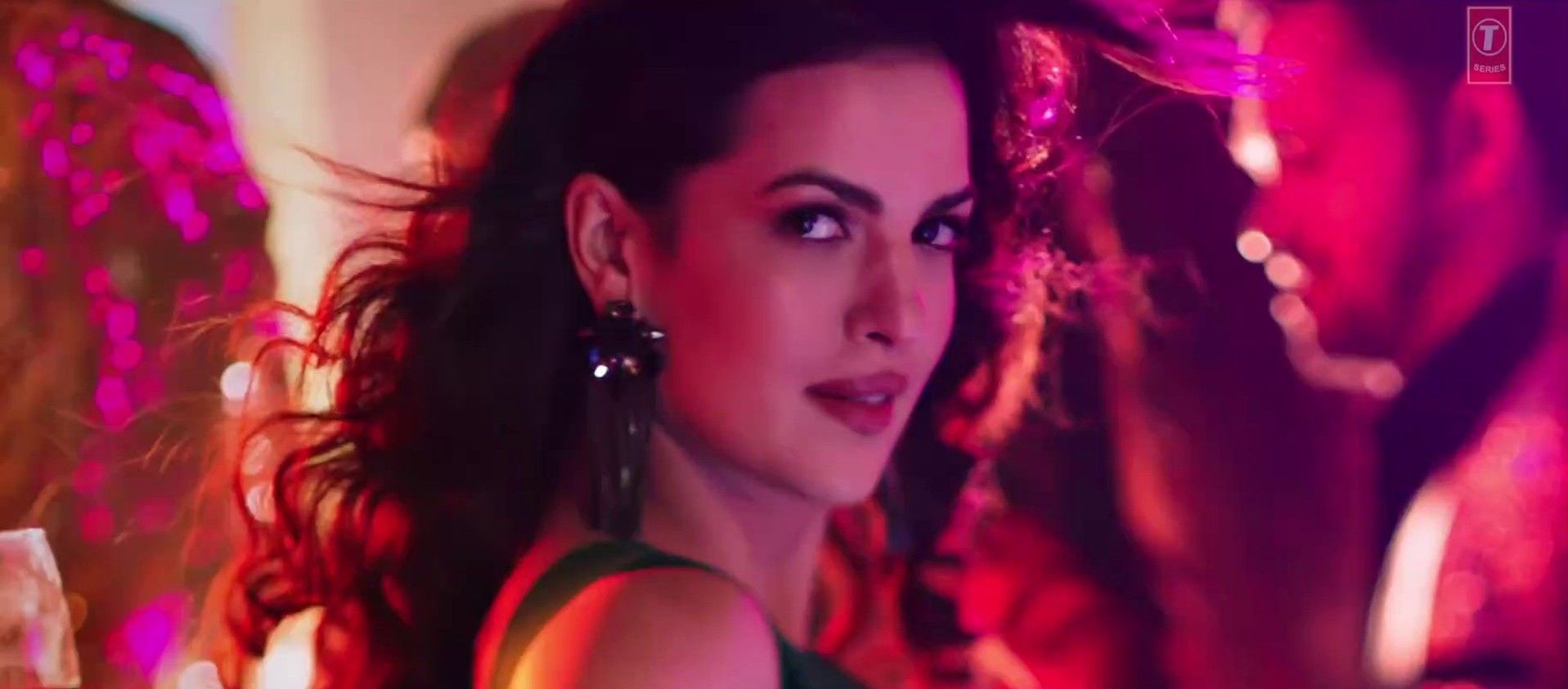 'झलक दिखला जा रीलोडेड' के सीक्वेंस में नताशा. इस गाने में वो इमरान हाशमी और स्कारलेट विल्सन के साथ नज़र आई थीं.