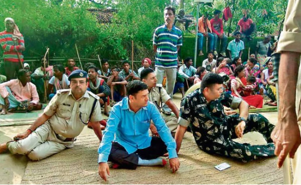 25 अगस्त 2017 को गांववालों ने जवानों को बंधक बना लिया था. (फोटो: Prabhat khabar)