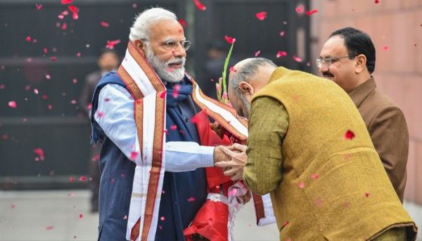 पीएम मोदी सबसे लोकप्रिय बने हुए हैं. लेकिन छह महीने में उनकी लोकप्रियता में कमी आई है. फोटो- PTI