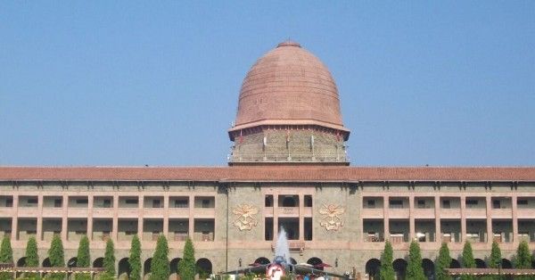 नेशनल डिफ़ेंस एकेडमी की बिल्डिंग.