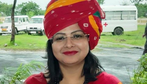 Nidhi Nivedita 700