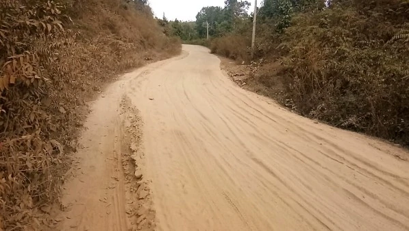 जिन गांवों में पत्थलगड़ी हो रही है, वहां के हालात खराब हैं.