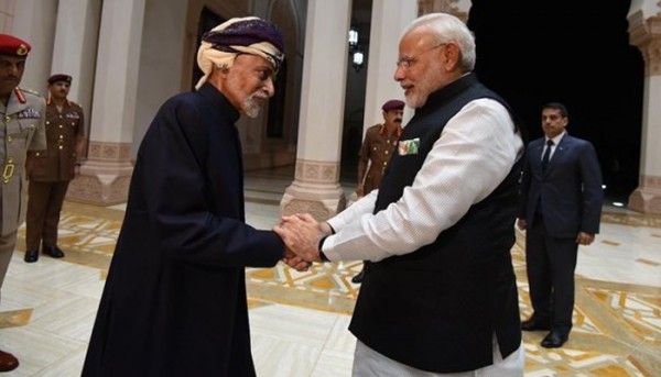 प्रधानमंत्री नरेंद्र मोदी के साथ सुल्तान काबूस (फोटो- Twitter/Narendra Modi)