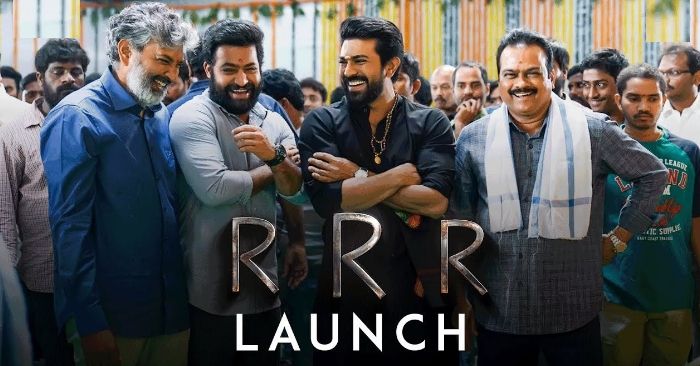 फिल्म 'आर आर आर' की लॉन्चिंग यानी शुरुआत होने की घोषणा होने के दौरान डायरेक्टर राजामौली के साथ जूनियर एनटीआर और राम चरण.