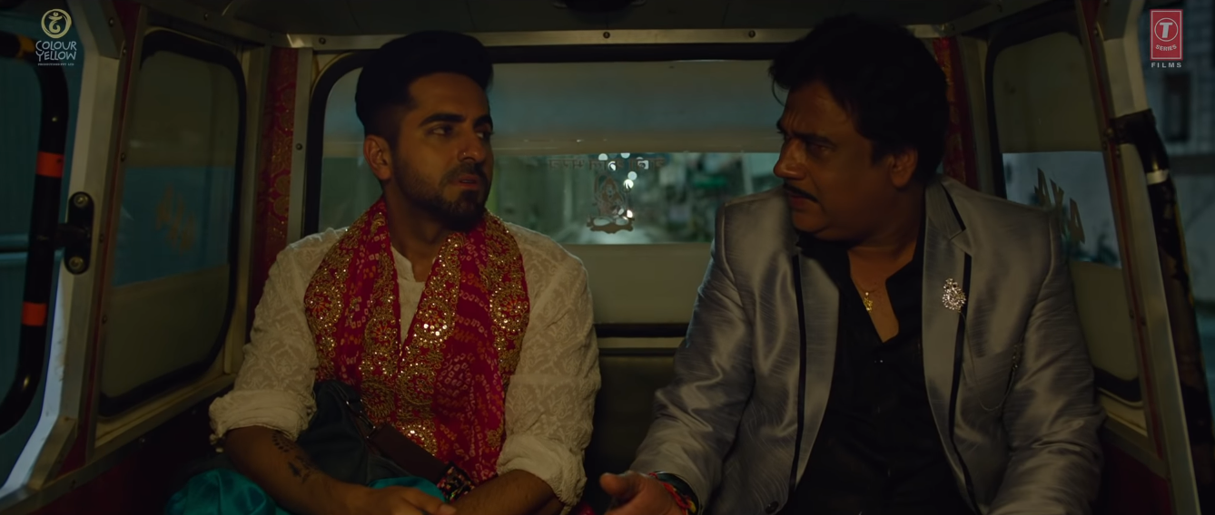 होमोसेक्शुएलिटी से जुड़े सबसे बड़े और ज़रूर सवाल का जवाब देता कार्तिक. फिल्म के एक सीन में आयुष्मान और मनु ऋषि चड्ढा.