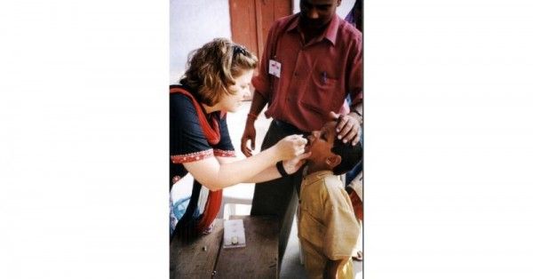 पोलियो का वायरस एक ज़माने में बड़ी चुनौती हुआ करता था. आज लगभग हर घर में पोलियो की वैक्सीन पहुंचती है. (सोर्स - रॉयटर्स) पोलियो का वायरस एक ज़माने में बड़ी चुनौती हुआ करता था. आज लगभग हर घर में पोलियो की वैक्सीन पहुंचती है. (सोर्स - रॉयटर्स)