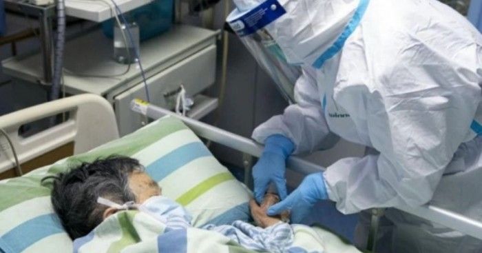 कोरोनावायरस से पीड़ित मरीज़. (सोर्स - रॉयटर्स)