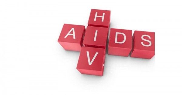 रेड रिवन ऐड्स के खिलाफ लड़ाई का सिंबल है. (सोर्स - वूमेन्स हैल्थ) रेड रिवन ऐड्स के खिलाफ लड़ाई का सिंबल है. (सोर्स - वूमेन्स हैल्थ)