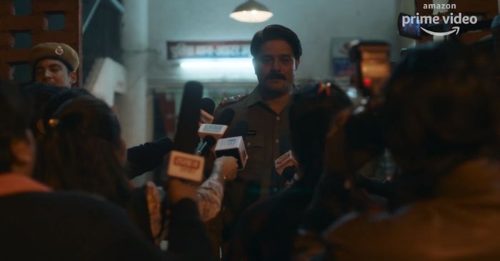 'पाताल लोक' के एक सीन में जयदीप अहलावत. जयदीप नेटफ्लिक्स 2020 कैलेंडर के भी हिस्सा हैं. और एमेज़ॉन प्राइम का तो सबूत ही आप देख रहे हैं.