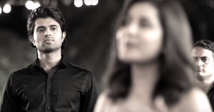 फिल्म के एक सीन में आउट ऑफ फोकस राशि खन्ना के साथ विजय देवरकोंडा.