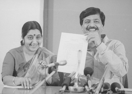 1996 में केंद्र की सरकार में आने के बाद भाजपा अपने दूसरी पांत के नेताओं को आगे करने लगी थी. 1996 में केंद्र की सरकार में आने के बाद भाजपा अपने दूसरी पांत के नेताओं को आगे करने लगी थी.