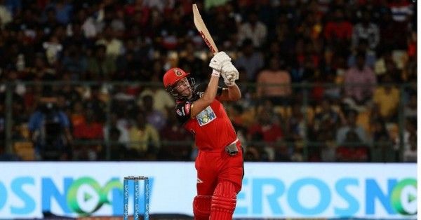 डिविलियर्स ने भी बहती गंगा में हाथ धोए. उनका स्ट्राइक रेट क्रिस गेल से बहुत आगे था.