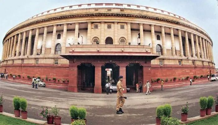 संसद में दो सदन हैं. राज्य सभा और लोक सभा. राज्य सभा का चुनाव प्रत्येक दो साल पर होता है.