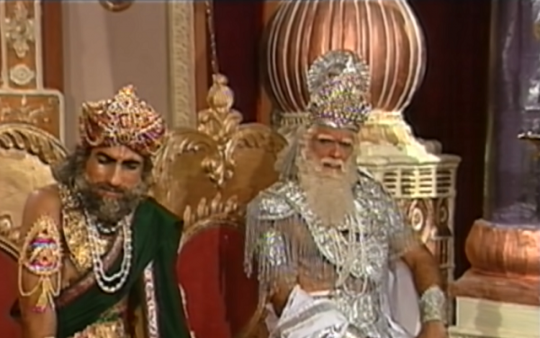 चौसर के खेल के दौरान 'भीष्म पितामह' व्याकुल बैठे हैं Bhishma Pitamah