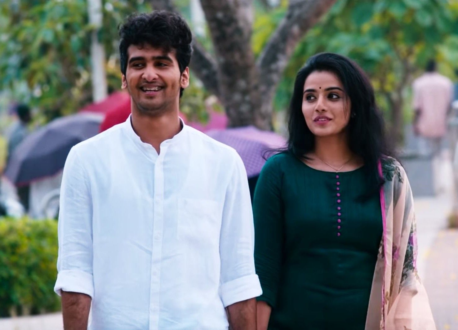 'इश्क' का लीड पेयर शेन निगम और ऐन शीतल. शेन मलयाली फिल्मों के उदीयमान सितारों में गिने जाते हैं. 'इश्क' का लीड पेयर शेन निगम और ऐन शीतल. शेन मलयाली फिल्मों के उदीयमान सितारों में गिने जाते हैं.