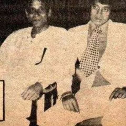 अपने शुरुआती दिनों में पिता बसंत कुमार चक्रवर्ती के साथ मिथुन. अपने शुरुआती दिनों में पिता बसंत कुमार चक्रवर्ती के साथ मिथुन.