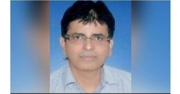 सस्पेंड किए गए अन्नु कुमार. तस्वीर साभार- nawada.nic.in बाएं तरफ सस्पेंड किए गए अन्नु कुमार. तस्वीर साभार- nawada.nic.in