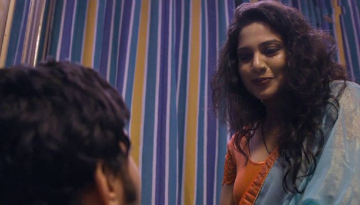 सीजन 3 की और बढ़ रहा कविता भाभी का शो हर एपिसोड में कविता भाभी को नए पार्टनर के साथ दिखाता है. देवर या जेठानी, यहां परिवार का कोई बंधन नहीं है. 