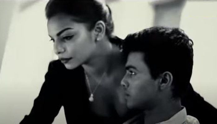 'ब्लैक कॉफ़ी' से एक सीन. काजल के गंभीर आरोपों के बाद उल्लू टीवी को लेकर हंगामा हुआ था. हालांकि ये कॉन्टेंट आज भी ऐप और पॉर्न साइट्स, दोनों पर उपलब्ध है.