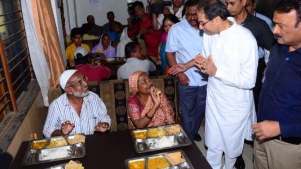 महाराष्ट्र में उद्धव ठाकरे सरकार ने शिव भोजन नाम से योजना शुरू की है. 