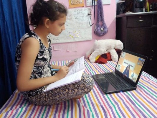 हमारा देश ऑनलाइन एजुकेशन या ई-लर्निंग के लिए कितना तैयार हो पाया है? (सांकेतिक तस्वीर/फोटो क्रेडिट: दी लल्लनटॉप)