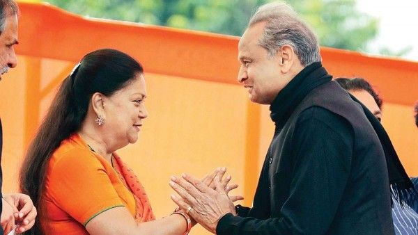 वसुंधरा राजे ने अन्नपूर्णा योजना का नाम बदले जाने पर अशोक गहलोत पर निशाना साधा है. (File Photo: PTI)