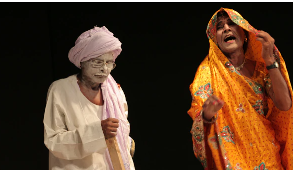 बिदेसिया नाटक प्रस्तुत करते भिखारी ठाकुर रंगमंडल के कलाकारश्री शिवलाल बारी एवं श्री लखिचंद मांझी