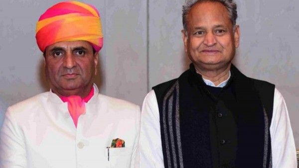 अशोक गहलोत के साथ धर्मेंद्र राठौड़. (Photo: Facebook)