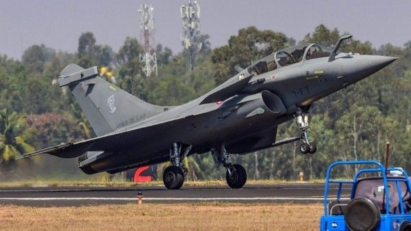 राफेल लड़ाकू विमान. पिछले 10 साल से इस विमान को लेकर भारत में खूब हल्ला हुआ है.