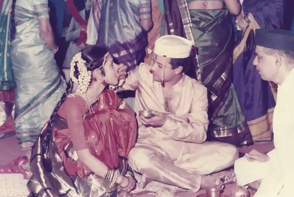 शादी के दौरान सचिन और सुप्रिया पिळगांवकर.