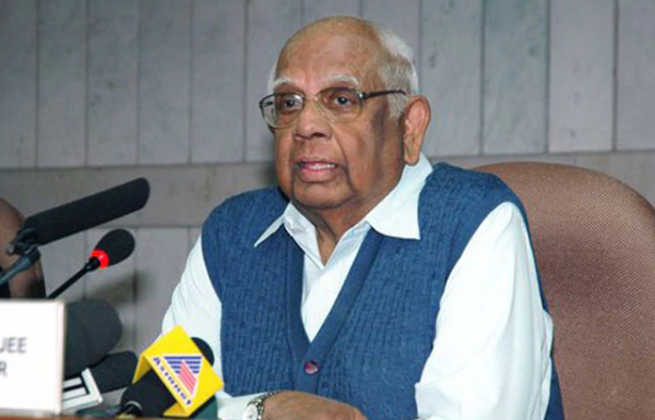 न्यूक्लियर डील के वक्त सीपीएम चाहती थी कि स्पीकर सोमनाथ चटर्जी पद से इस्तीफा दे दें. लेकिन चटर्जी ने ये कहकर इनकार कर दिया था कि वो स्पीकर हैं और पार्टी लाइन से ऊपर हैं. नतीजे में सीपीएम ने उन्हें पार्टी से निकाल दिया था.