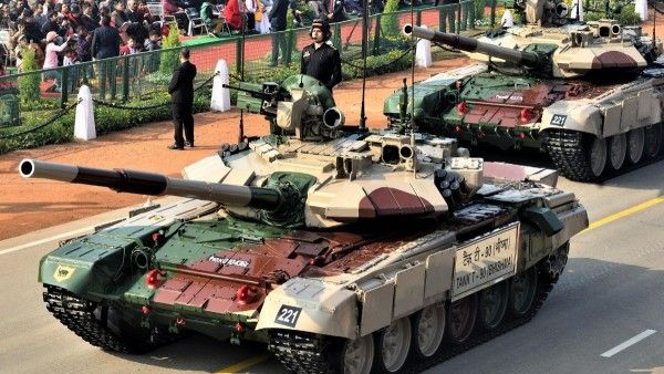 26 जनवरी पर परेड में शामिल T-90 यानी भीष्म टैंक. 26 जनवरी पर परेड में शामिल T-90 यानी भीष्म टैंक.