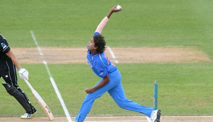 Women Cricket की महानतम बोलर्स में से एक हैं Jhulan Goswami (गेटी फाइल) Jhulan Bowling Vs Nz 700