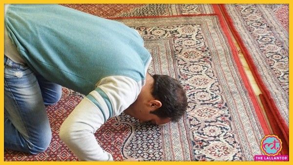 किसी मस्जिद में जाकर इस्लाम ग्रहण करने की प्रक्रिया शुरू की जा सकती है. Sale(547)