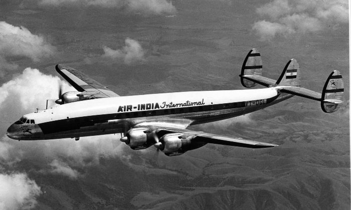 तस्वीर 1950 की है. एयर इंडिया का प्रीमियम विमान लॉकहेड कॉन्स्टेलेशन. (तस्वीर: oldindianphotos.in)
