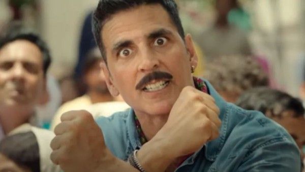 भूत दिखने पर चूड़ियां पहनने की बात करता 'लक्ष्मी' में अक्षय का किरदार. फोटो - ट्रेलर 