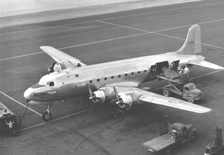 बर्लिन एयरलिफ़्ट के दौरान हर 30 सेकेंड पर एक प्लेन बर्लिन एयरपोर्ट से उतरता या उड़ता था.